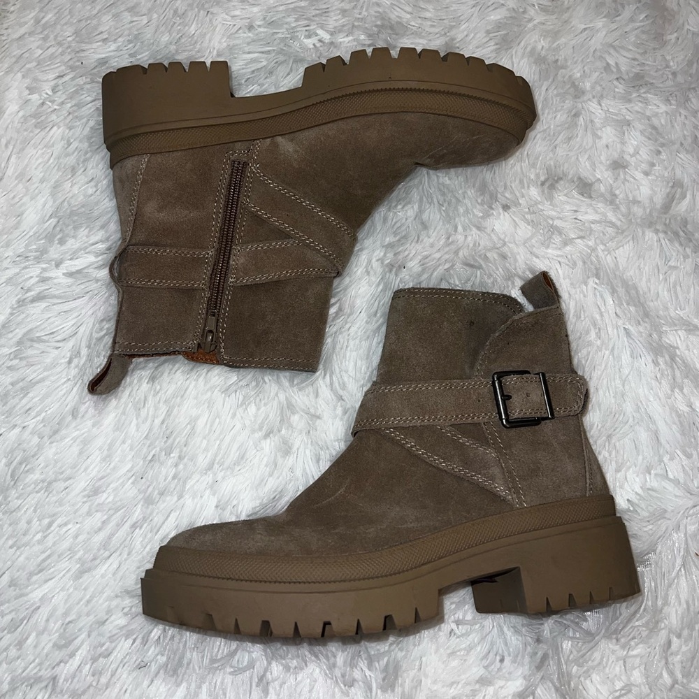 Lucky Brand Elyton Tan Suede Women’s Booties size 8.5 with Buckle